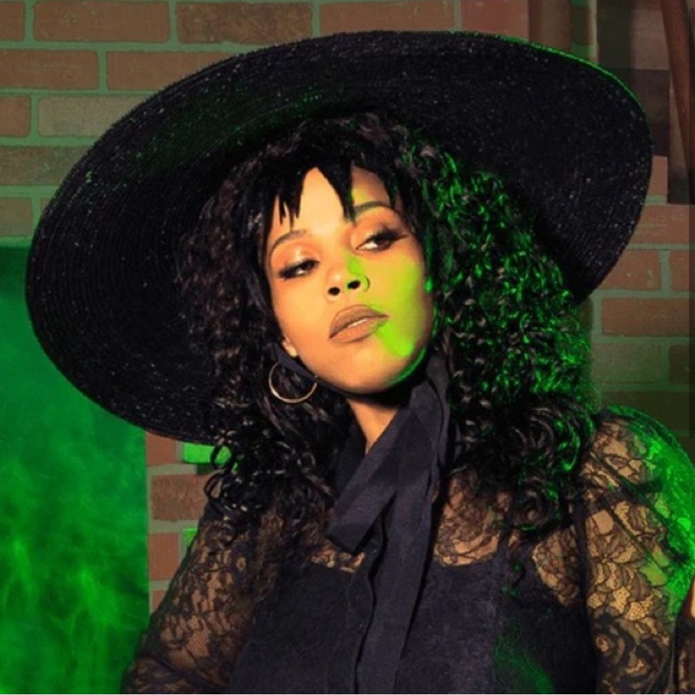 Lydia Vixen beetlejuice hat